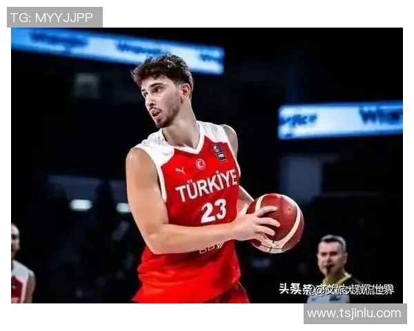 波神强势突破对手篮下单手暴扣展现惊人弹跳与力量