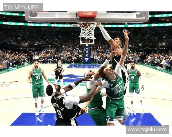 大将之风!老里把比赛用球给了字母哥 后者直接送给小将罗林斯